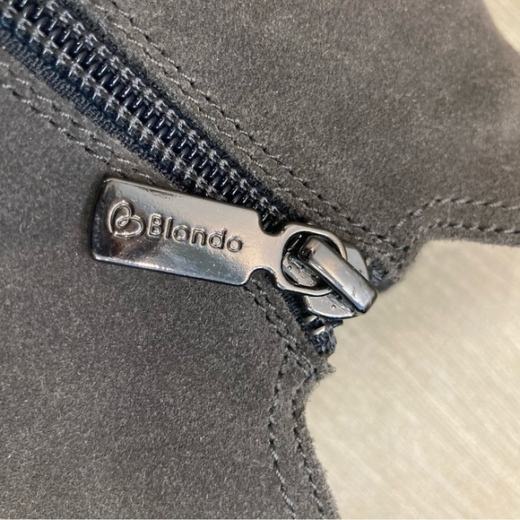 BLONDO Sz 8.5 Suede Low Heel Chelsea Pull On Ankle Boots Booties - Picture 7 of 11